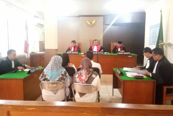 
					Empat Aparatur Sipil Negara (ASN) Kota Bekasi mulai dipersidangkan di Pengadilan Negeri Bekasi, Rabu (19/2/2020).