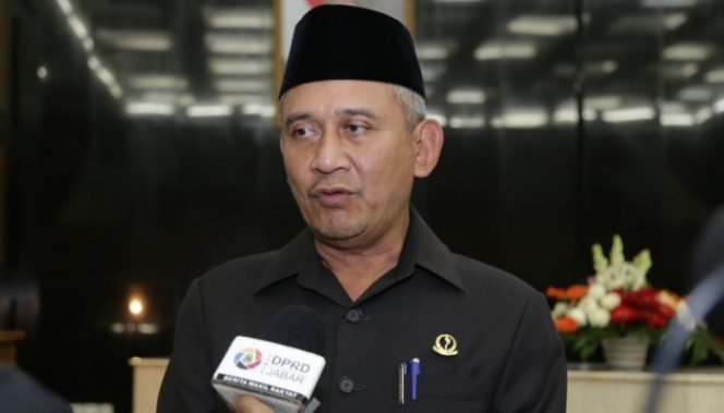 
					Wakil Ketua Dewan Perwakilan Rakyat Daerah (DPRD) Provinsi Jawa Barat, Achmad Ru'yat 
