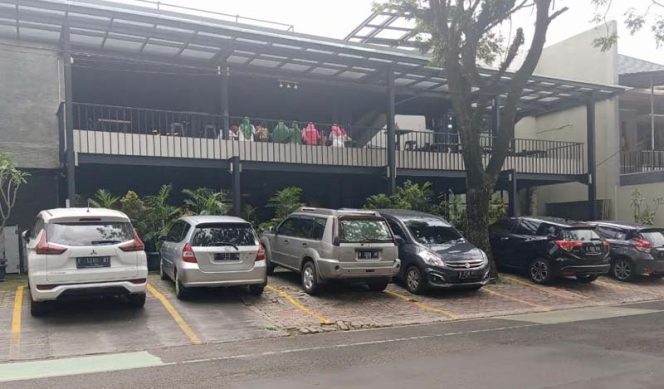 
					Salah satu rumah tinggal yang beralih fungsi