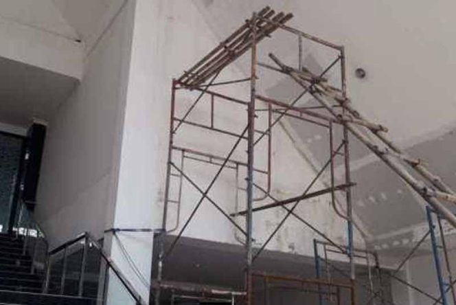 
					Proyek renovasi Masjid Agung Baitul Faidzin di Komplek Pemerintahan Kabupaten (Pemkab) Bogor.