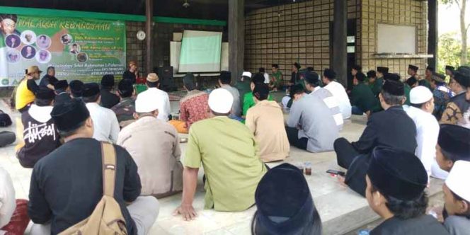
					kegiatan Halaqoh Kebangsaan di Aula Ponpes Global Insani Mandiri (GIM), Nanggerang, Cicurug, Kabupaten Sukabumi.