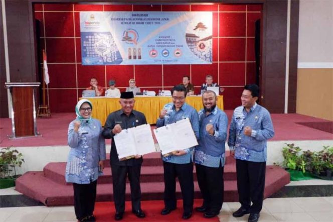 
					Penandatanganan MoU dengan Pemprov Jawa Barat di Hotel Bumi Wiyata, Jalan Raya Margonda.