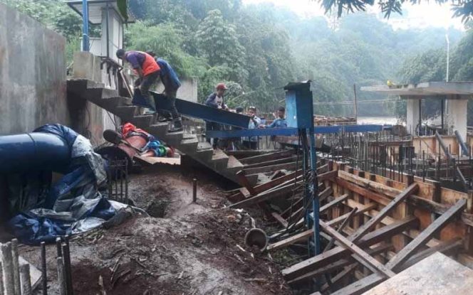 
					Salah satu intake IPA PDAM Tirta Asasta yang ditinggikan antisipasi terendam banjir di musim hujan.