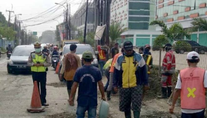 
					Akhirnya Pemerintah Kota Bekasi memperbaiki Jalan Raya Pejuang, Kecamatan Medan Satria.