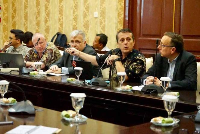 
					PT Colas Rail menyampaikan lanjutan hasil kajiannya kepada Tim Percepatan Trem dari Pemkot Bogor.