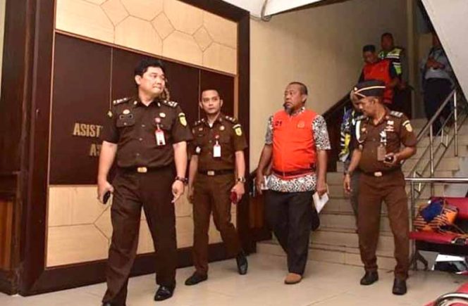 
					Tersangka Korupsi PDAM Tirta Tarum Resmi Ditahan Kejati Jabar