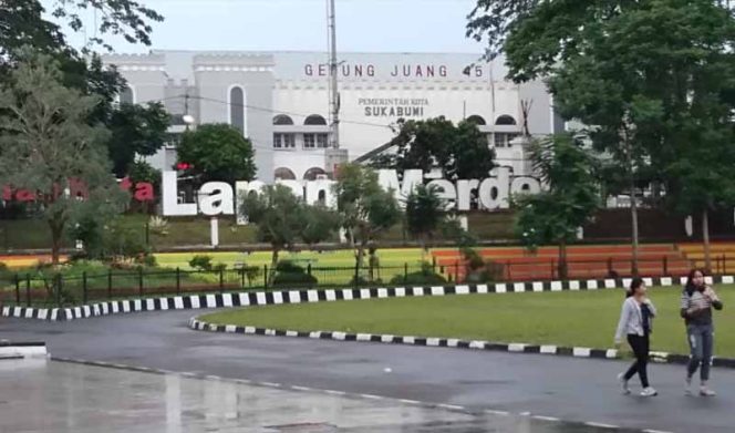 
					Masyarakat Pertanyakan Izin Kegiatan Jalan Sehat di Lapang Merdeka