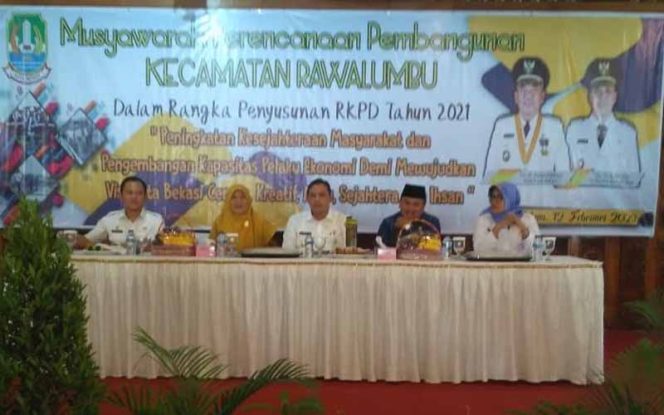 
					Musrenbang Tingkat Kecamatan dalam rangka penyusunan RKPD Tahun 2021 di Gedung serba guna Istanaku, Rawalumbu, Kota Bekasi.