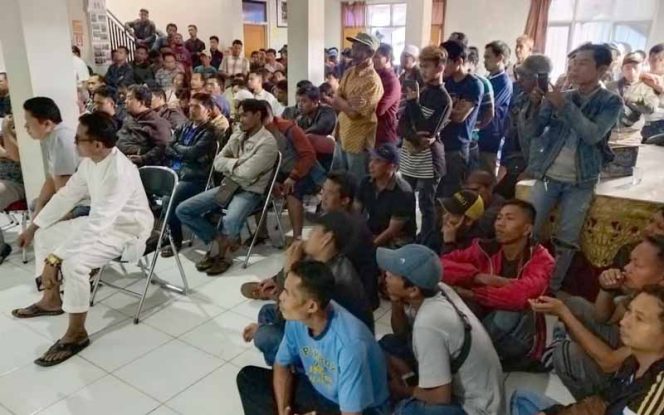 
					Suasana Rapat tahap kedua rencana relokasi PKL Lawang Saketeng di Kelurahan Gudang.