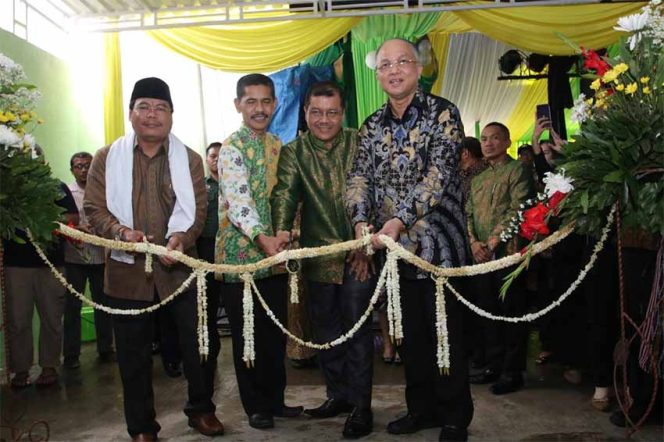 
					Grand Opening MUS Halal Convenience Store, disaksikan jajaran direksi dan komisaris MIS Group.