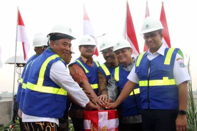 
					Gubernur DKI Jakarta, Anies Baswedan bersama Wali Kota Bekasi, Rahmat Effendi meresmikan Flyover Cipendawa-Rawapanjang pada Jumat (31/01).