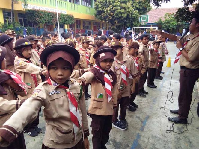 
					Suasana pelatihan Pramuka di SDN Pondok Petir 01.