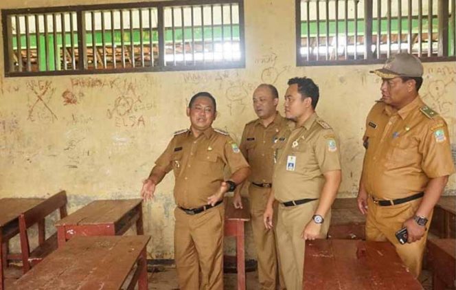 
					Bupati tinjau Sekolah Dasar Negeri 04 Samudrajaya