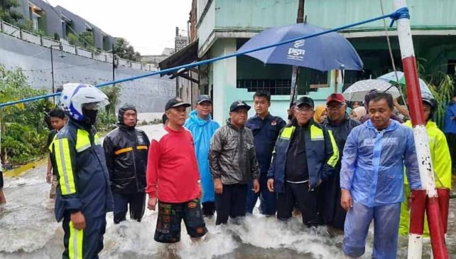 
					Wali Kota Depok tinjau bencana