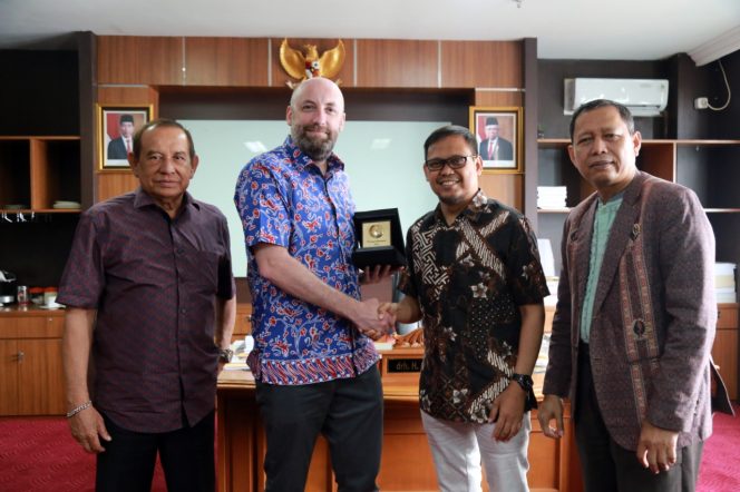 
					DPRD Jabar – Inggris Bahas Kerjasama di Sektor Management Kesehatan dan Pengelolaan Sampah