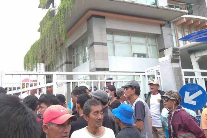 
					PT Hasanah Damai Putra (HDP) sebagai pengembang dianggap pihak yang bertanggungjawab atas musibah uang menimpa warga.