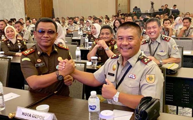 
					Kepala Kejaksaan Negeri (Kajari) Depok Yudi Triyadi (kiri) bersama Kepala Badan Pertanahan Nasional (BPN) Kota Depok Yoyon Sonjaya (kanan). 