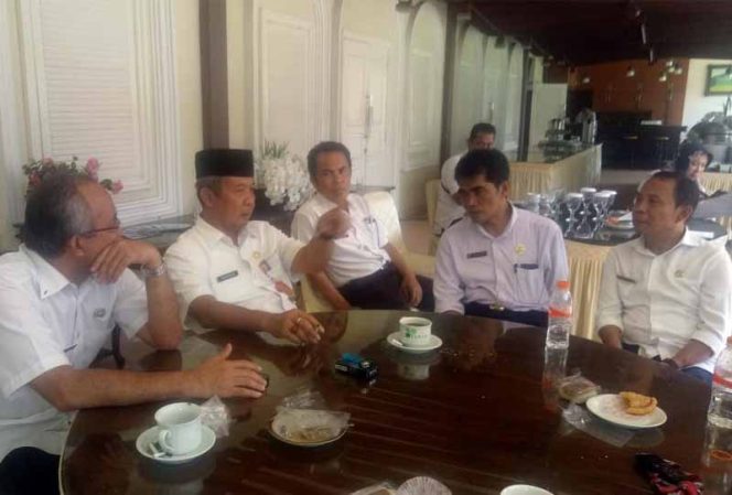 
					Sekda Bogor Minta Camat Perbaiki Komunikasi