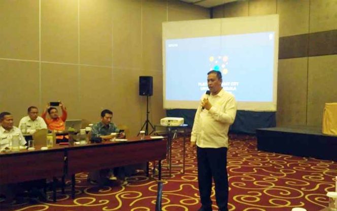 
					Sosialisasi Tata Cara Kelola Sampah melalui prgoram Smat City di Hotel Aston pada Rabu (12/02).