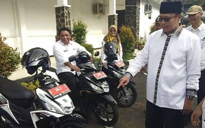 
					Wali Kota Sukabumi Achmad Fahmi, melarang gunakan kendaraan dinas Uuntuk pribadi.