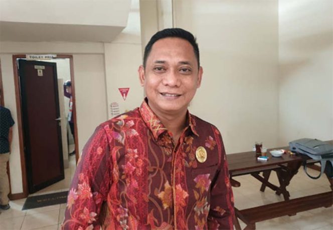 
					Asep Surya Atmaja, Ketua Fraksi Golkar DPRD Kabupaten Bekasi.