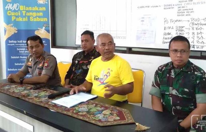
					Wali Kota Bekasi Rahmat Effendi mengumumkan ada sembilan warganya yang terinfeksi virus corona atau COVID-19. 