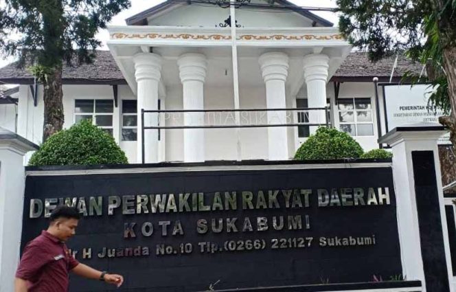 
					Merebakya Kasus Corona, Legislator Kota Sukabumi Ngotot Kunker