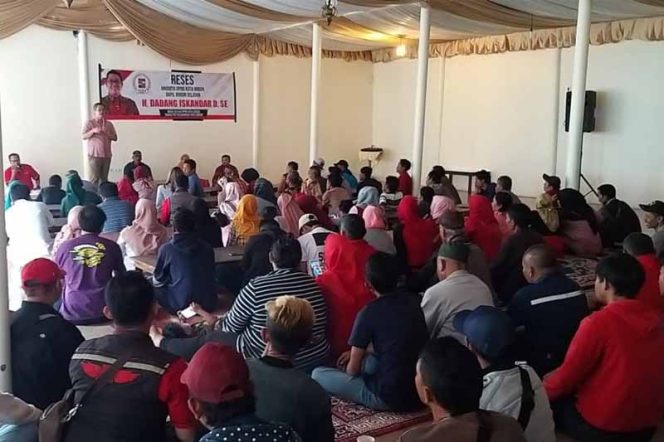 
					Reses Wakil Ketua DPRD 2 Dadang Iskandar Danubrata di saung Anis, BNR.