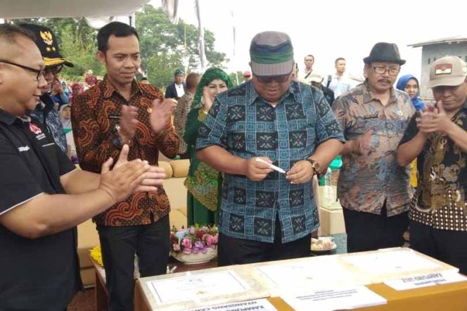 
					Bupati Sukabumi Marwan Hamami, Resmikan Desa Parungseah, Kecamatan  Sukabumi menjadi salah satu Desa Wisata di Kabupaten Sukabumi.