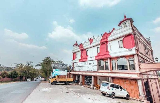 
					Fallinda hotel yang berlokasi di Kelurahan Sukahati, Kecamatan Cibinong.