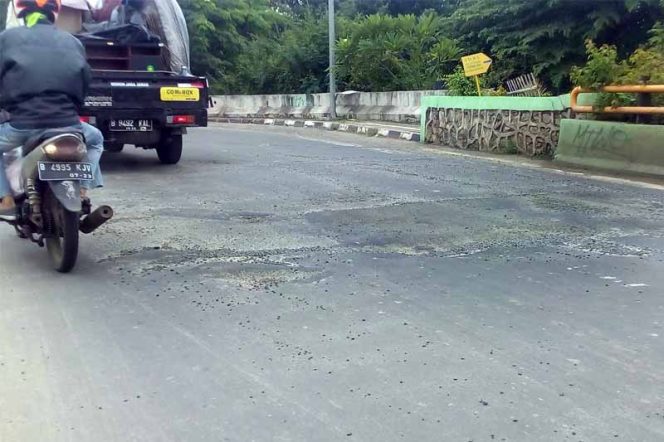 
					150 Jalan di Wilayah Bekasi Rusak