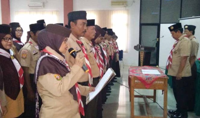 
					Euis Nurhayati, Ketua Kwaran Pramuka Kecamatan Bojongsari saat dilantik. 
