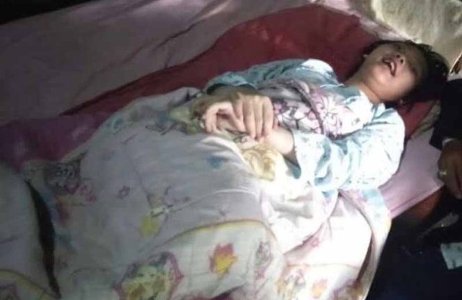 
					Mega Mutiara telah menderita penyakit kelumpuhan sejak usianya 1 tahun.