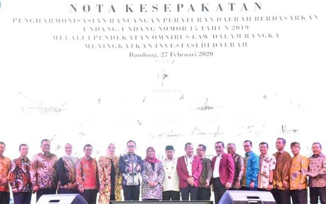 
					MoA tentang Pengharmonisasian Raperda di Hotel InterContinental Bandung pada Kamis, 27 Februari 2020.