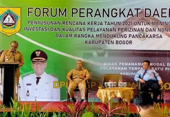 
					Wakil Bupati Bogor Iwan Setiawan saat membuka Forum Perangkat Daerah Dinas Penanaman Modal Pelayanan Terpadu Satu Pintu.