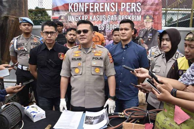 
					Kapolres Bogor, AKBP Roland Ronaldy