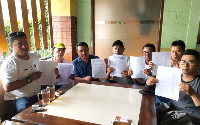 
					Paguyuban PKL Lawang Saketeng-Pedati menunjukan surat pernyataan dari 696 pedagang terkait tidak adanya pungutan apapun dan pemberitaan uang kepada Anggota DPRD dan pihak manapun.