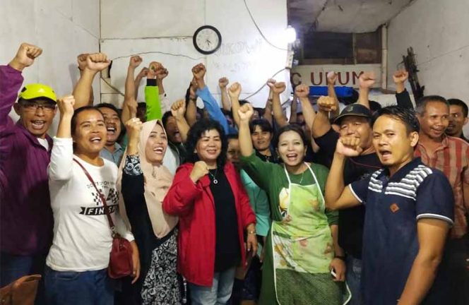 
					Anggota DPRD Kota Bogor, Atty Somaddikarya terjun langsung menemui para pedagang.