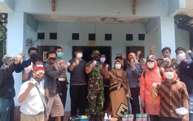 
					Pemdes Pasir Jaya lakukan penyemprotan disinfektan