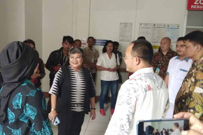 
					Ribka Tjiptaning Anggota DPR RI Komisi IX, mengunjungi Rumah Sakit R Syamsudin SH di Sukabumi. 