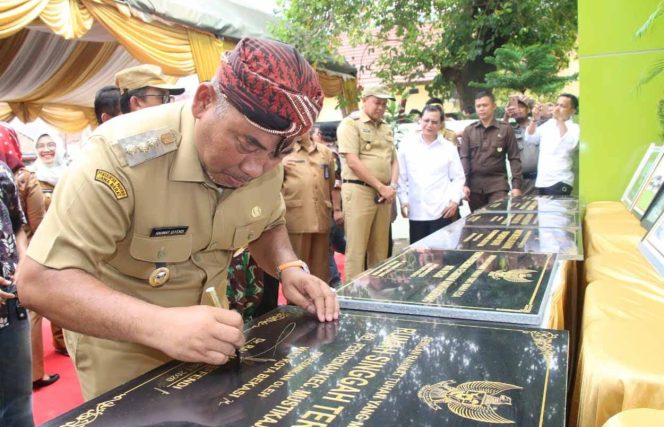 
					Wali Kota Bekasi, Rahmat Effendi meresmikan sekolah disabilitas terpadu SDLB/SMPLB Disabilitas Fisik dan Sensor Netra, Senin, (16/3).