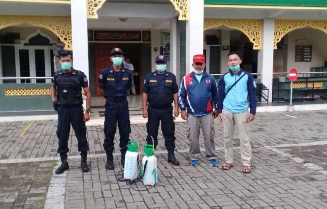 
					Penyemprotan disinfektan sejumlah fasilitas umum.