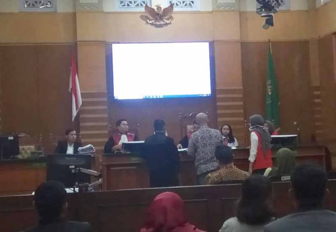 
					Suasana sidang lanjutan kasus penipuan investasi tiket fiktif di Pengadilan Negeri (PN) Bogor, Selasa (17/3).