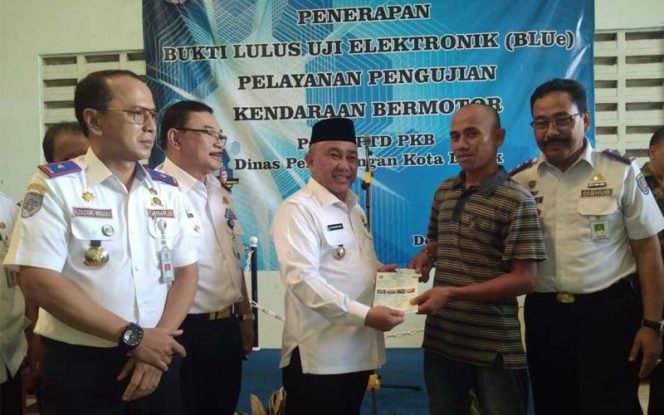 
					Pemkot Depok melaunching smart card atau Penerapan Bukti Lulus Uji elektronik.
