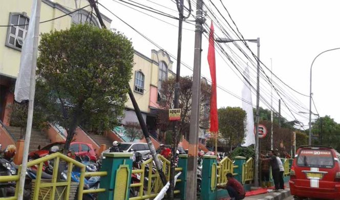 
					Pasar Pertokoan Kranji Pasang Umbul-umbul