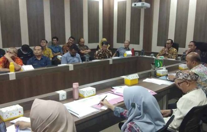 
					Wali Kota Sukabumi Achmad Fahmi, menyampaikan hasil Vicon dengan Guburnur Jawa Barat Ridwan Kamil.