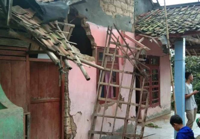 
					Gempa 5,0 SR Rusak Rumah Warga Bogor
