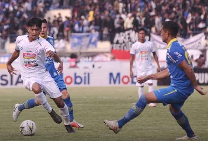
					Dikandang! Persib Tekuk Arema 2-1