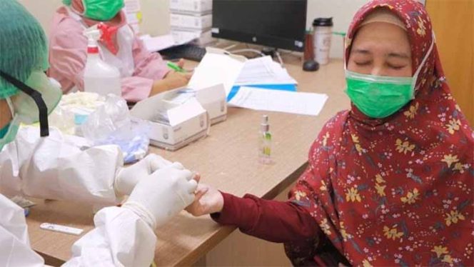 
					Tes cepat massal virus corona di 27 kota/kabupaten yang dimulai sejak Rabu (25/03).