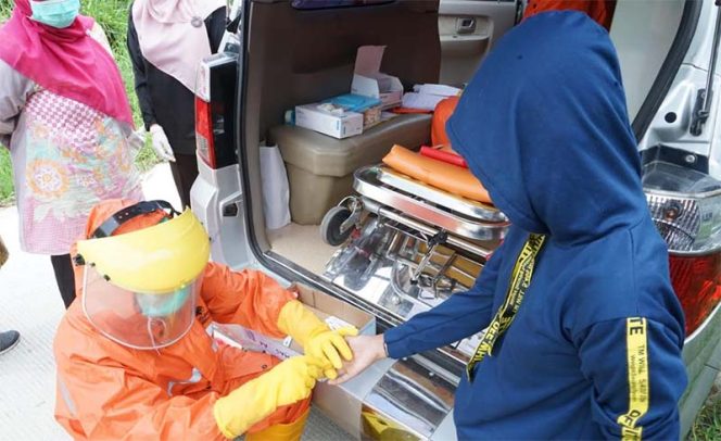 
					Pemkab Bekasi menyelenggarakan rapid test atau tes cepat Covid-19.